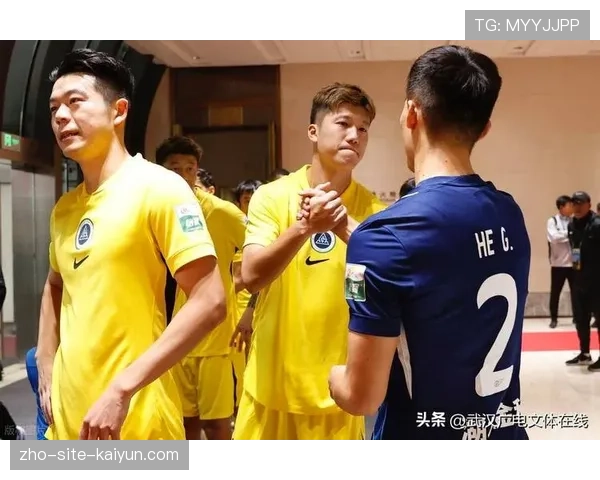 张晓彬跑动12441米支撑中场，新鹏城本土后腰作用关键